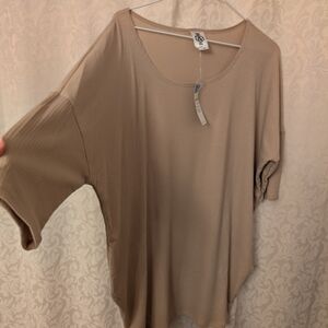 NWT Agnes & Dora Dolman Tan Ribbed Short Sleeve Top